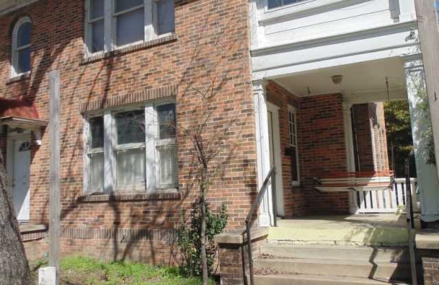 3bed/1bath Duplex on West Campus - Walk to Class photos photos