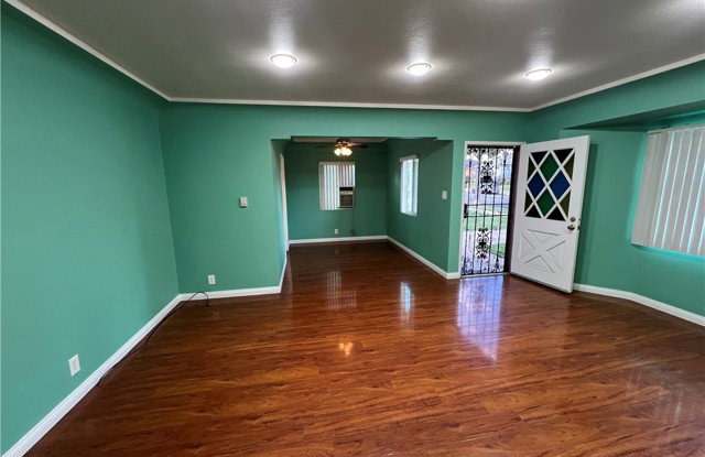 2205 West Victoria Avenue Gallery 2