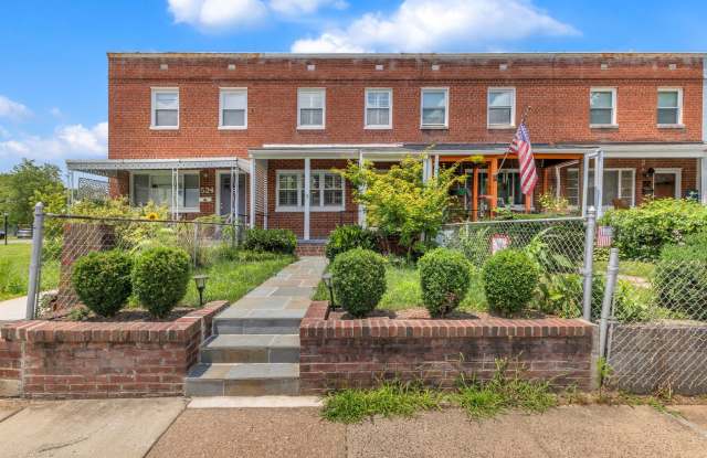 Charming townhome just two blocks from vibrant Mount Vernon Avenue in Del Ray! photos photos
