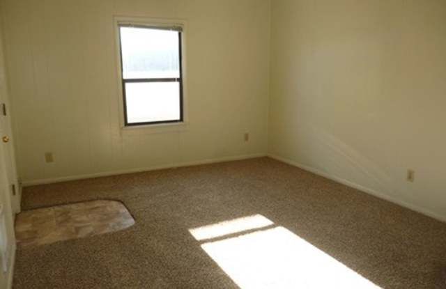 1750 Maple Gallery 3