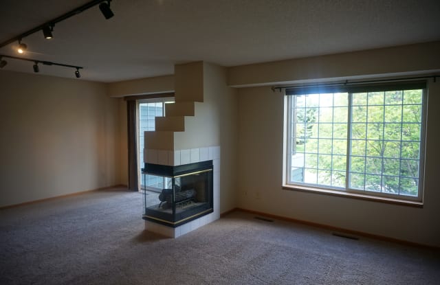 15665 24th Ave N Unit B - 15665 24th Avenue North, Plymouth, MN 55447