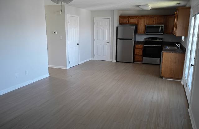 290 Creekwood Avenue - B Gallery 2