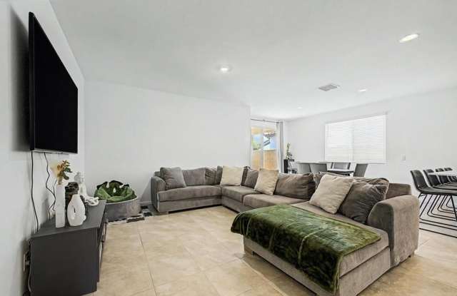 Modern 3/2 in Resort Style Community Gallery 3