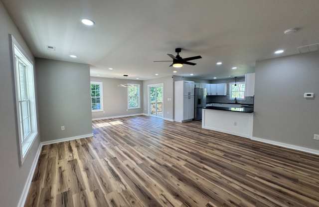 2934 S Stratford Road Gallery 4