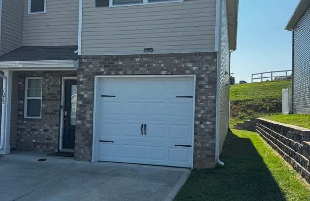 Like New Townhome in Prime Location Gallery 3