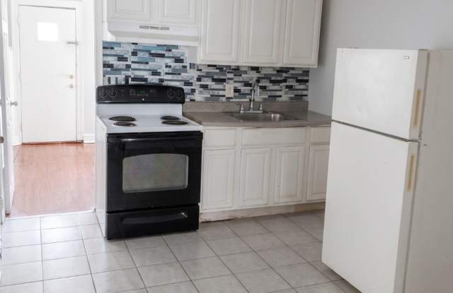 4942 N 7th St, Gallery 3