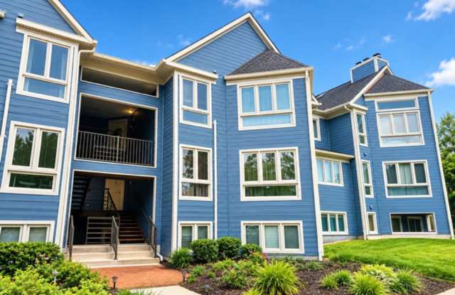 Beautifully Updated 2BR/2BA Dorsey Hall Condo with Bonus Loft Gallery 1