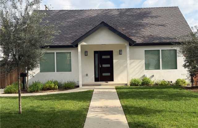 1070 N Vinedo Avenue photos photos