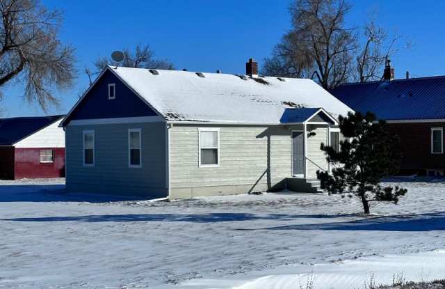 Beautiful 2 bedroom home avail 10/15 in the country. Gallery 4