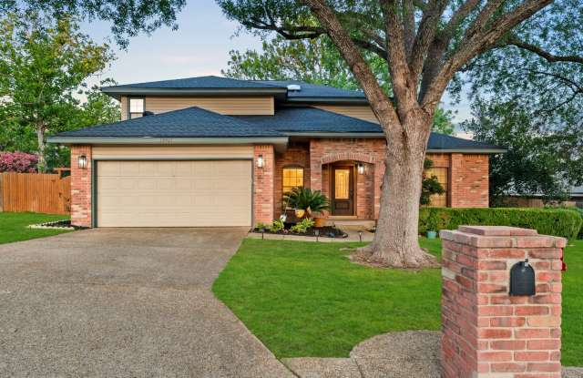Elegant Carpet-Free Home with Updated Kitchen & Luxurious Primary Suite photos photos