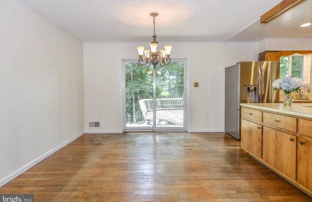 9826 COVENT COURT Gallery 4