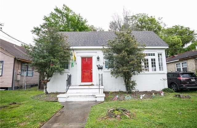 727 BONNABEL Boulevard - 727 Bonnabel Boulevard, Metairie, LA 70005