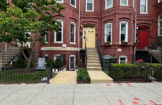 Steps Off Logan Circle-Spacious One Bedroom Plus Den W/Updated Kitchen  Washer/Dryer in Unit! - 1117 O Street Northwest, Washington, DC 20001