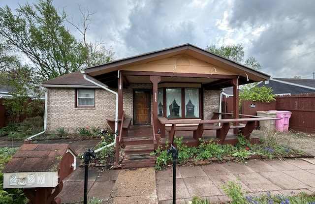 2527 Riverside Drive photos photos