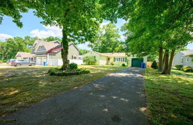Fully Renovated 3-Bed, 2-Bath Ranch with Garage and Large Yard in Manchester photos photos