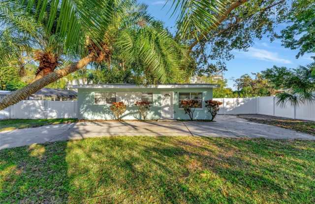 327 BARBARA CIRCLE - 327 Barbara Circle, Belleair, FL 33756