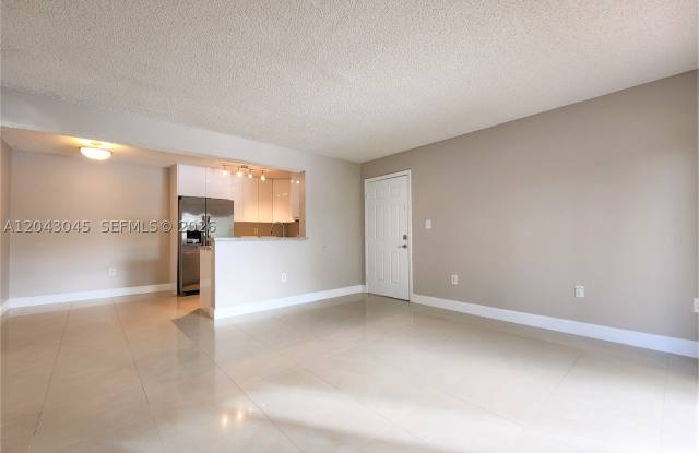 251 Palm Cir W Gallery 4