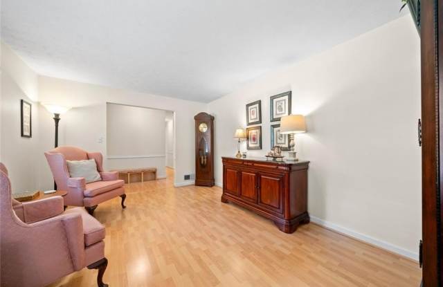 2866 London Court SE Gallery 2