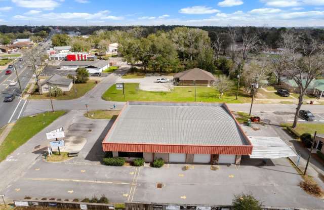 493 N Ferdon Boulevard Gallery 3