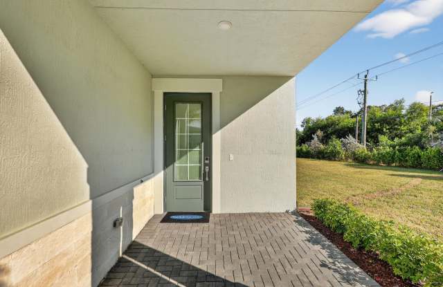 3487 NW SOLANGE Court Gallery 4