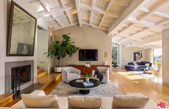 7039 Senalda Rd - 7039 Senalda Road, Los Angeles, CA 90068