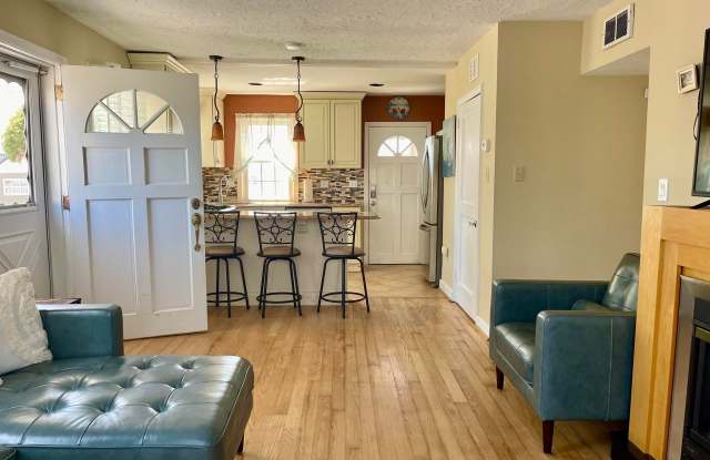108 N Wilson (WINTER RENTAL) Ave #A Gallery 3