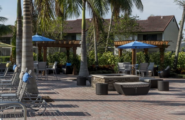 The Landings at Coconut Creek - Apartment & Townhomes Gallery 3