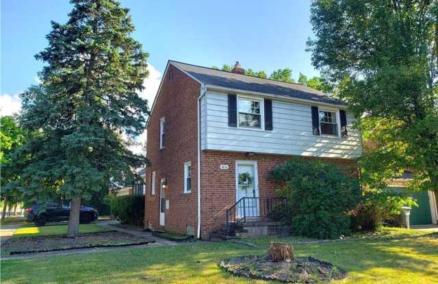 Spacious Colonial For Rent in Lyndhurst photos photos