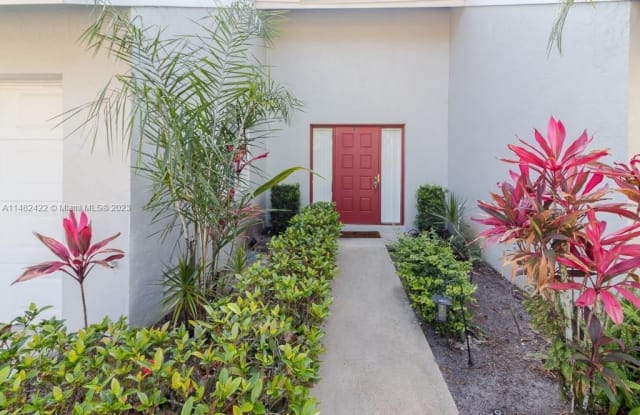 3014 SW Westlake Cir - 3014 Southwest Westlake Circle, Palm City, FL 34990