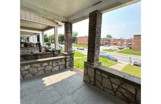2800 West Cold Spring Lane Gallery 2