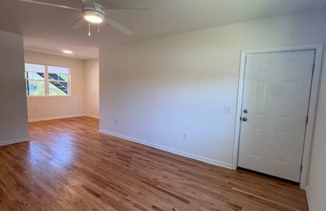 Fully Renovated Three Bedroom Condo 10 mins from MUSC! Gallery 4