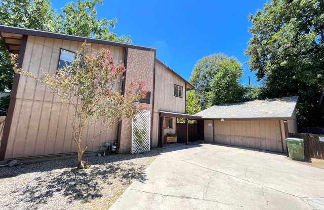 3 Bedroom House in Sherman Oaks! - 4439 Mammoth Avenue, Los Angeles, CA 91423