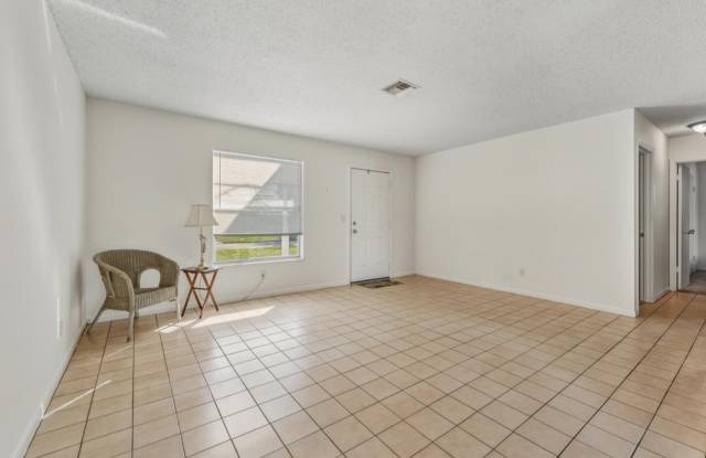 307 SE HUSTED Terrace Gallery 3