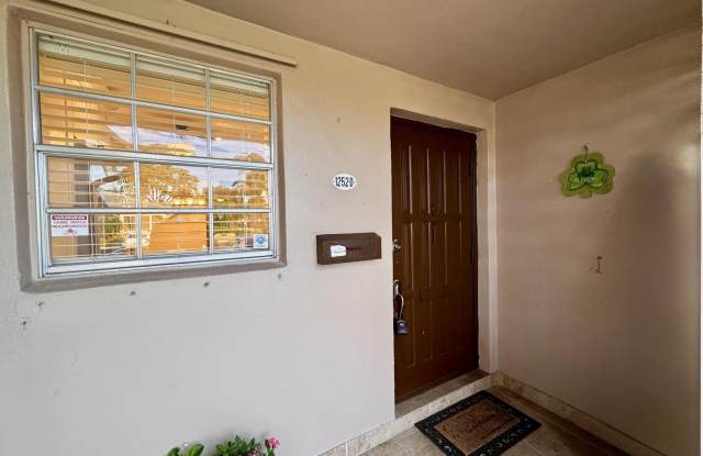 1252 Club Drive W Gallery 3