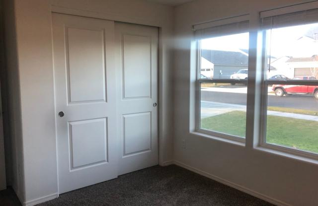 Edgewood Home in Sagecrest Development! Gallery 4