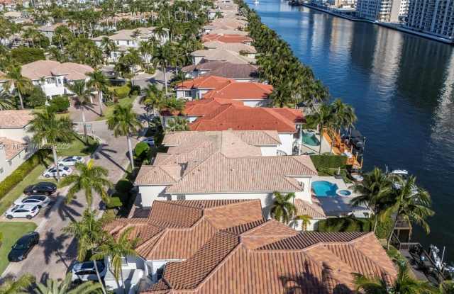 1555 Windjammer Way - 1555 Windjammer Way, Hollywood, FL 33019