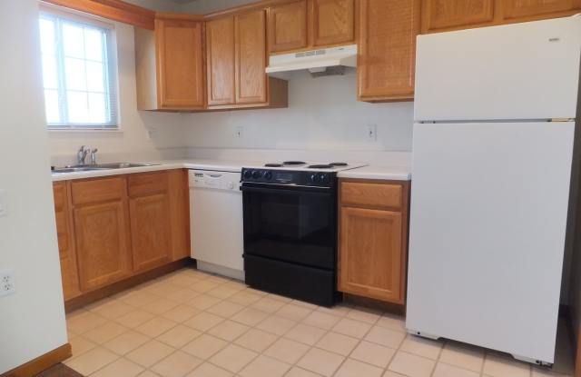 Large 2 bedroom apartment with washer/dryer hookup.  55+ community Gallery 3