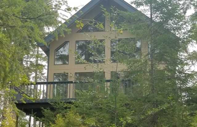 Beautiful home located on Emerald Lake photos photos