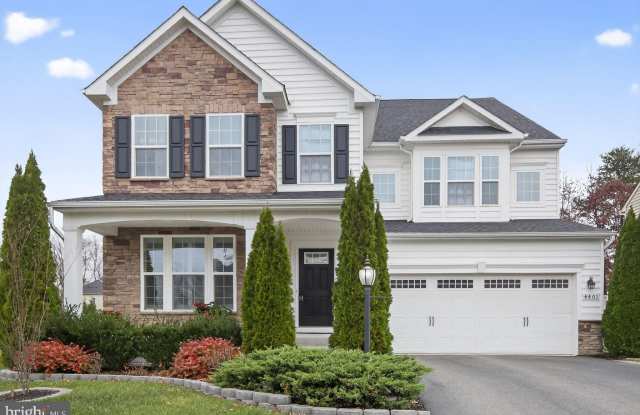 4401 WEEJUN Loop - 4401 Weejun Loop, Lake Ridge, VA 22192