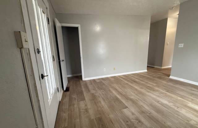 For Rent: 509 W 8th St! 3 Bed / 1 Bath House — Pet Friendly! Washer & Dryer Hookups! Gallery 4