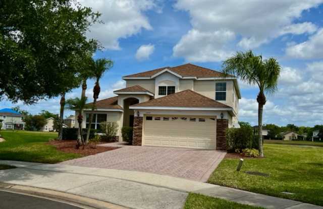 EAGLE CREEK LAKE NONA! WELCOME HOME! Beautiful water views! Spacious 2 story-3 bedroom 2.5 bath home with 2 car garage!! NO CARPET! Washer and dyer as well as lawn care included! - 13519 Goostry Point, Orange County, FL 32832