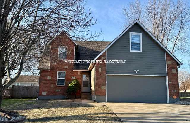 Spacious 4 Bedroom, 2 Bath Home for Lease in Lee's Summit, MO photos photos