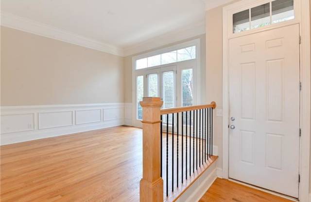 2392 Crescent Park Court Gallery 3