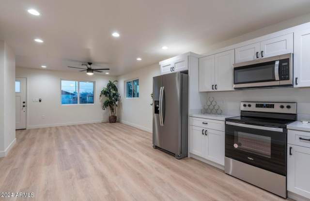 1645 E Monroe Street photos photos