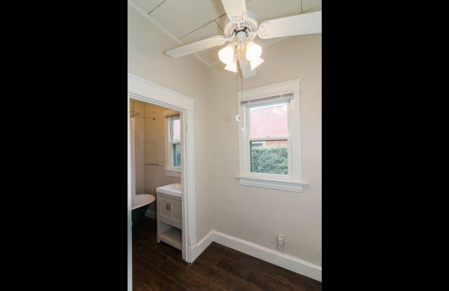 322 E Palmyra Ave Gallery 2