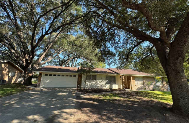 1464 Robin Lane Gallery 2