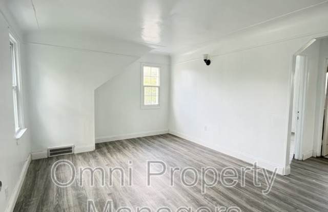 7568 Hudson Ave Gallery 4