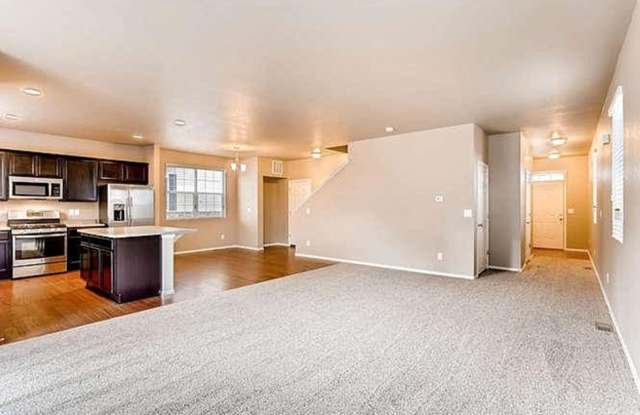Immaculate 4 bedroom/ 3 bath house! Available November 6th! Gallery 4