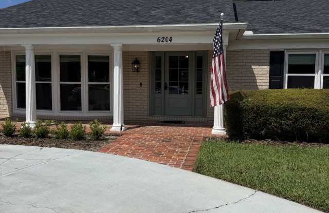 Bay Hill Executive Home on Golf Course Gallery 3