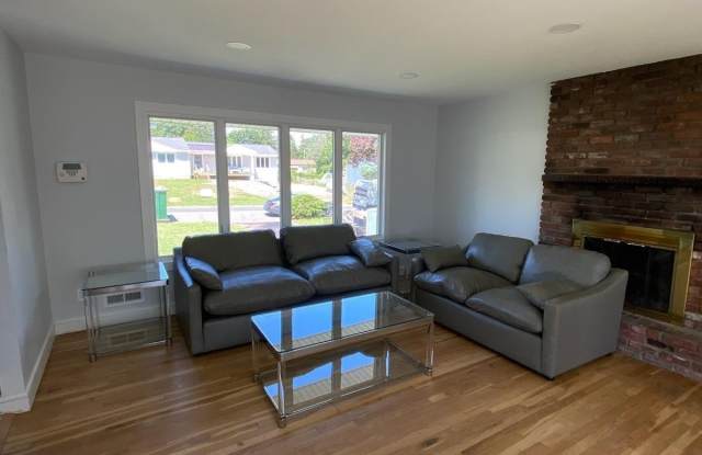 871 Red Oaks Drive Gallery 2